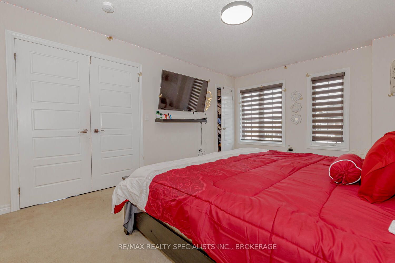 2 Kenora St