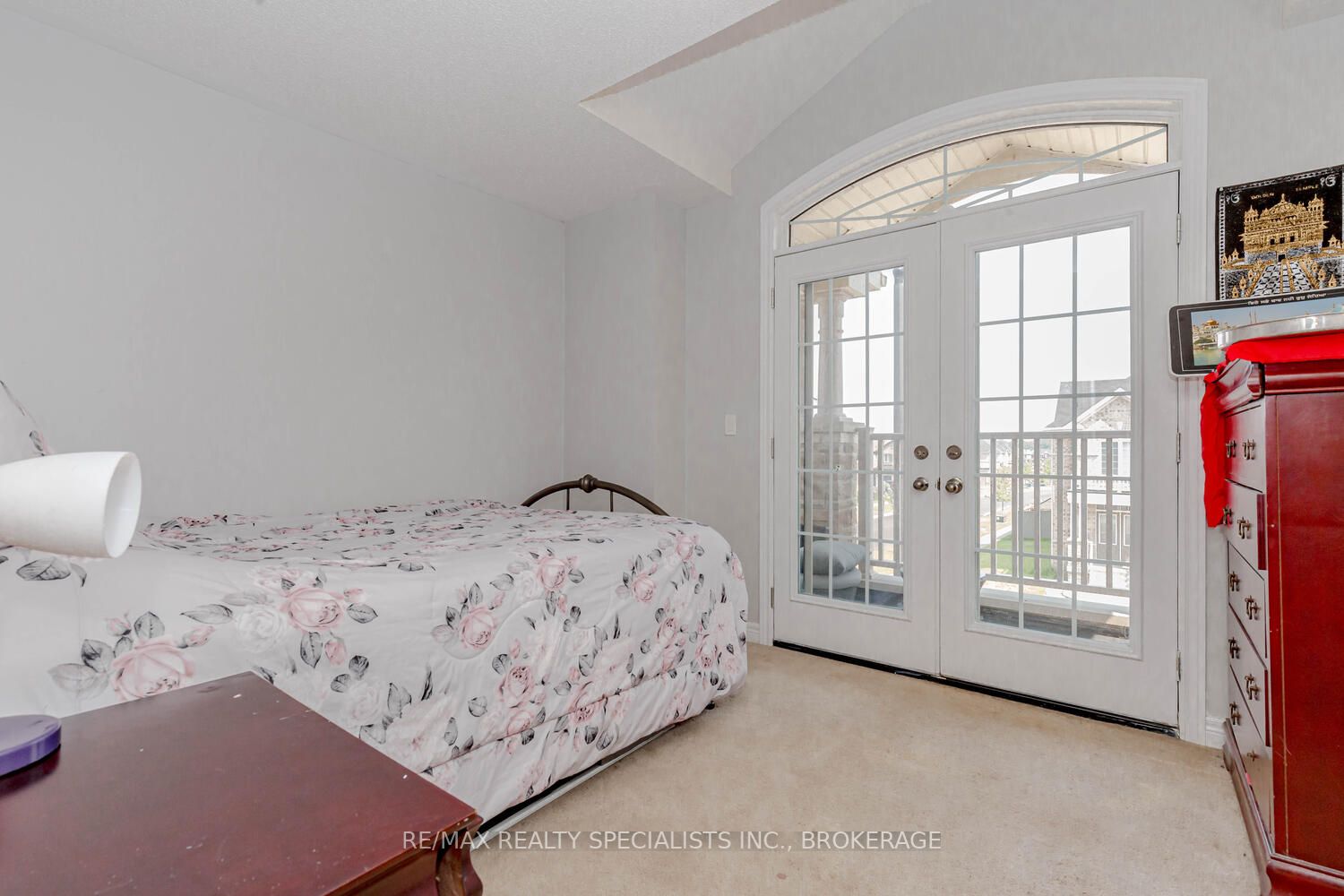2 Kenora St