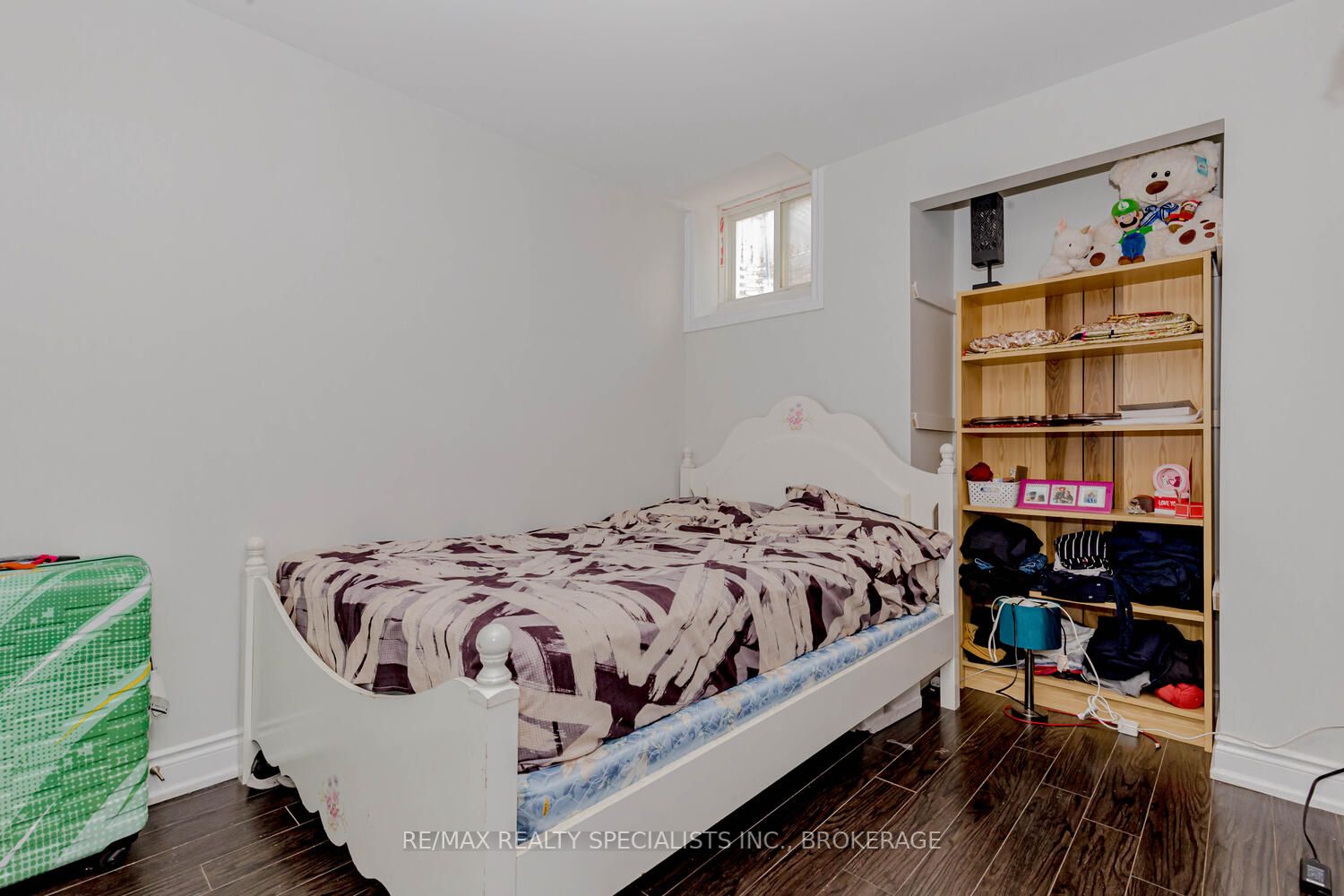 2 Kenora St