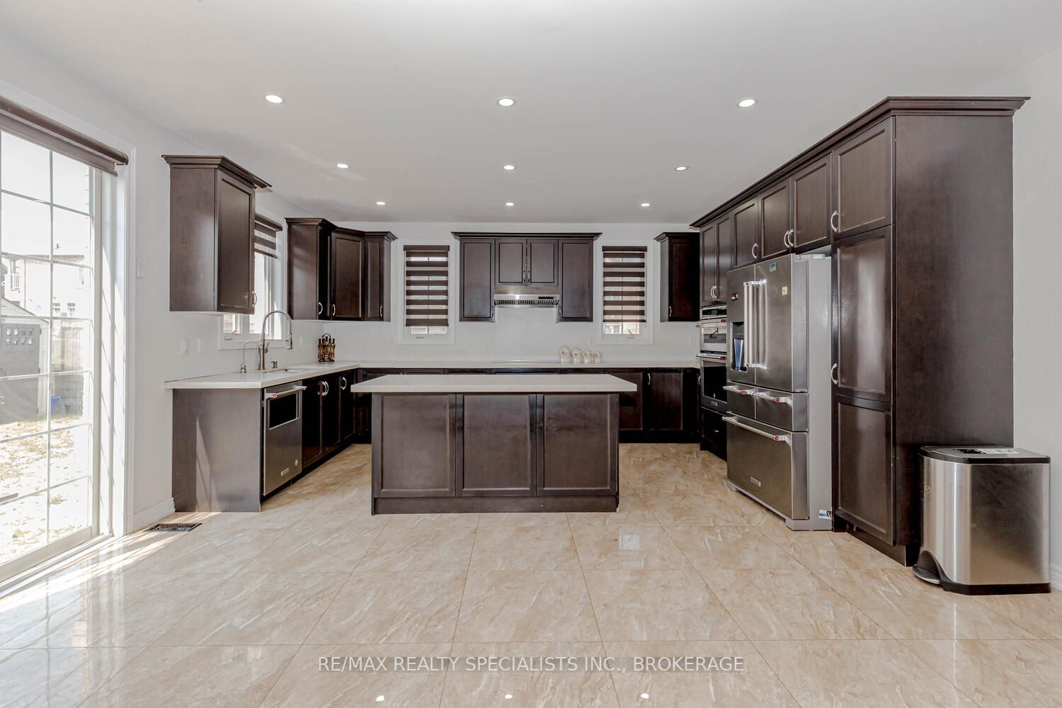 2 Kenora St