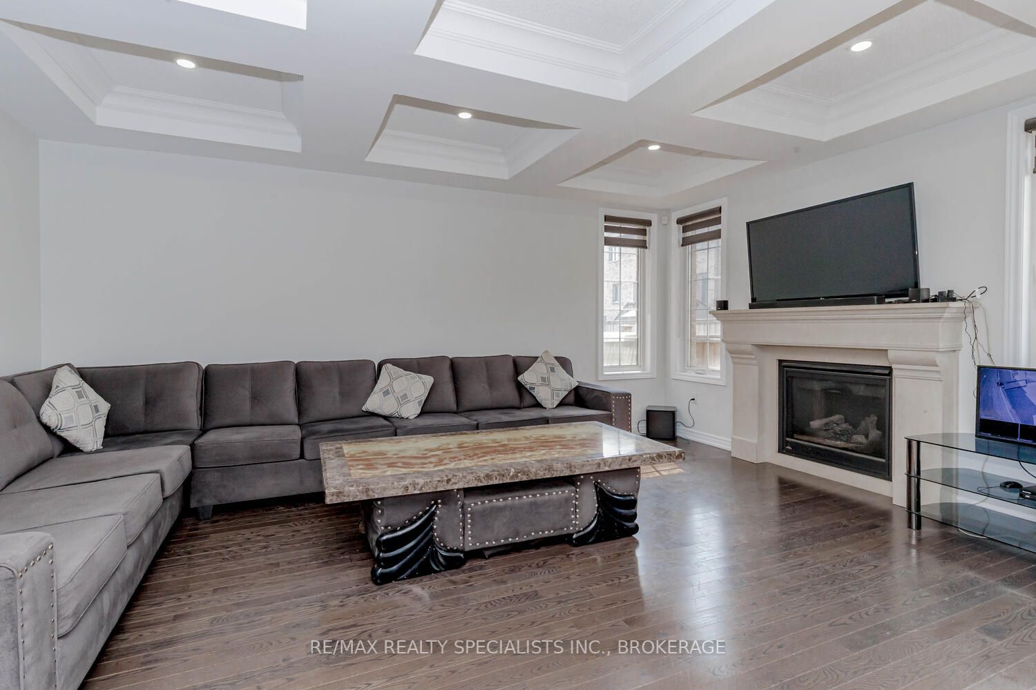 2 Kenora St