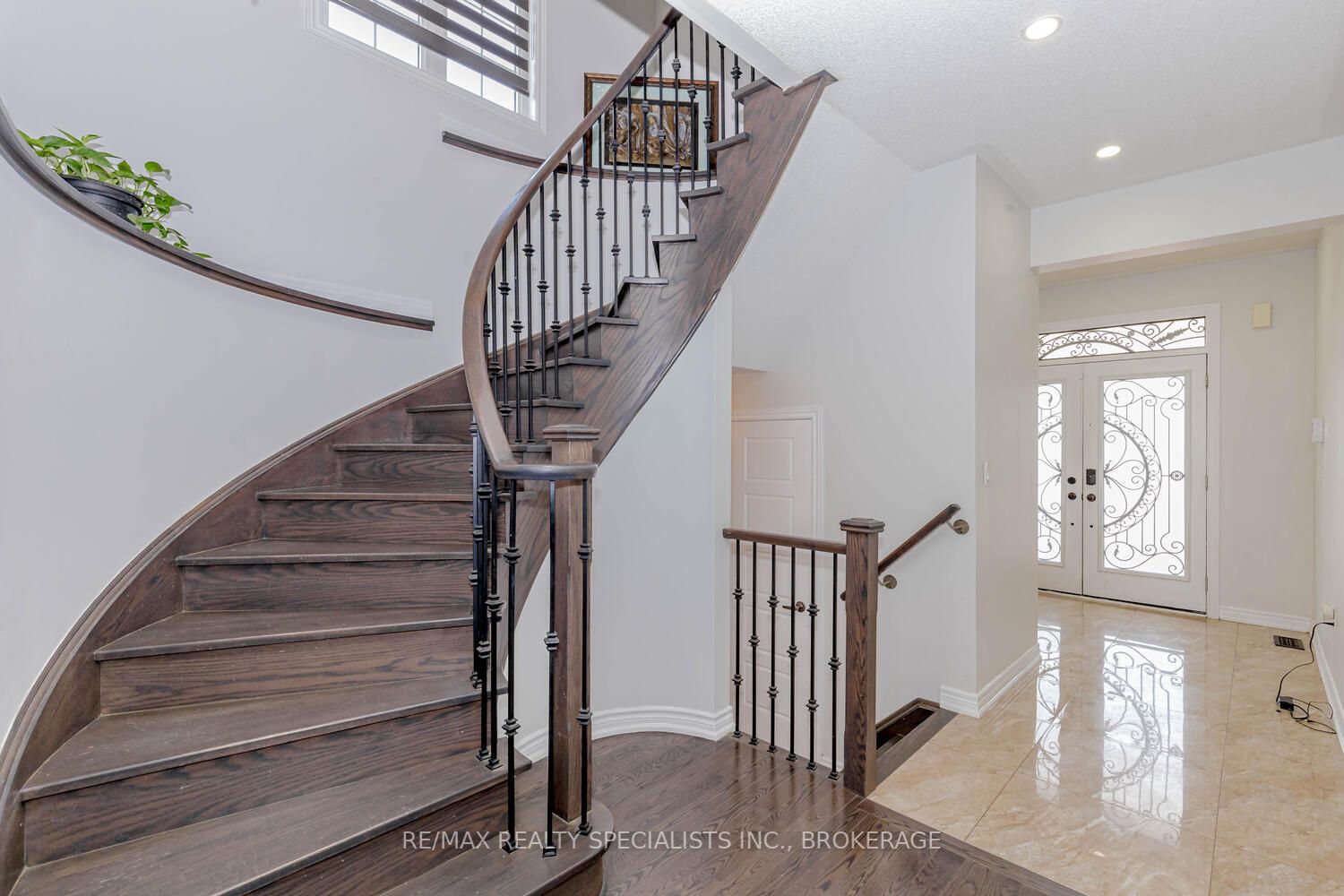 2 Kenora St