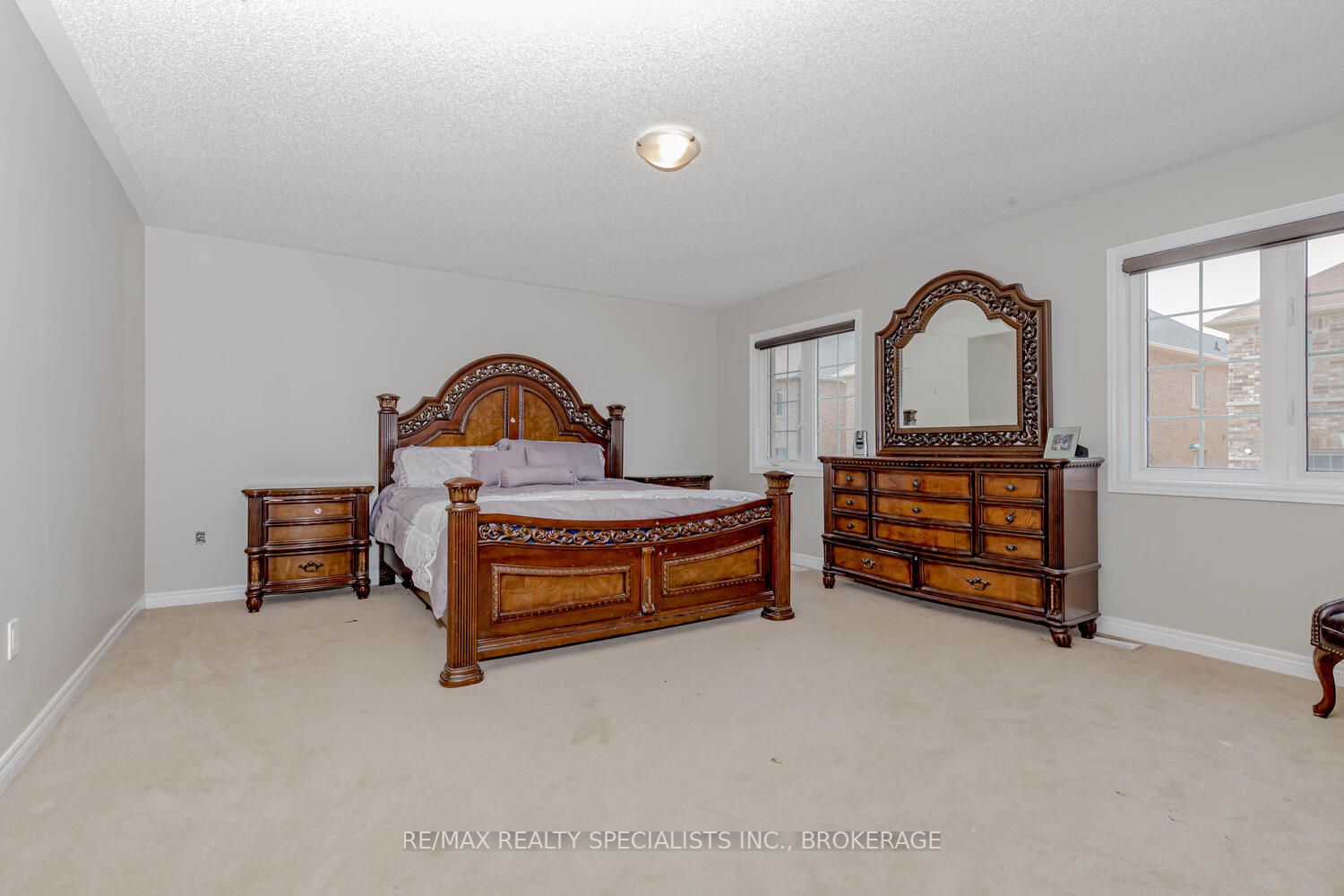2 Kenora St