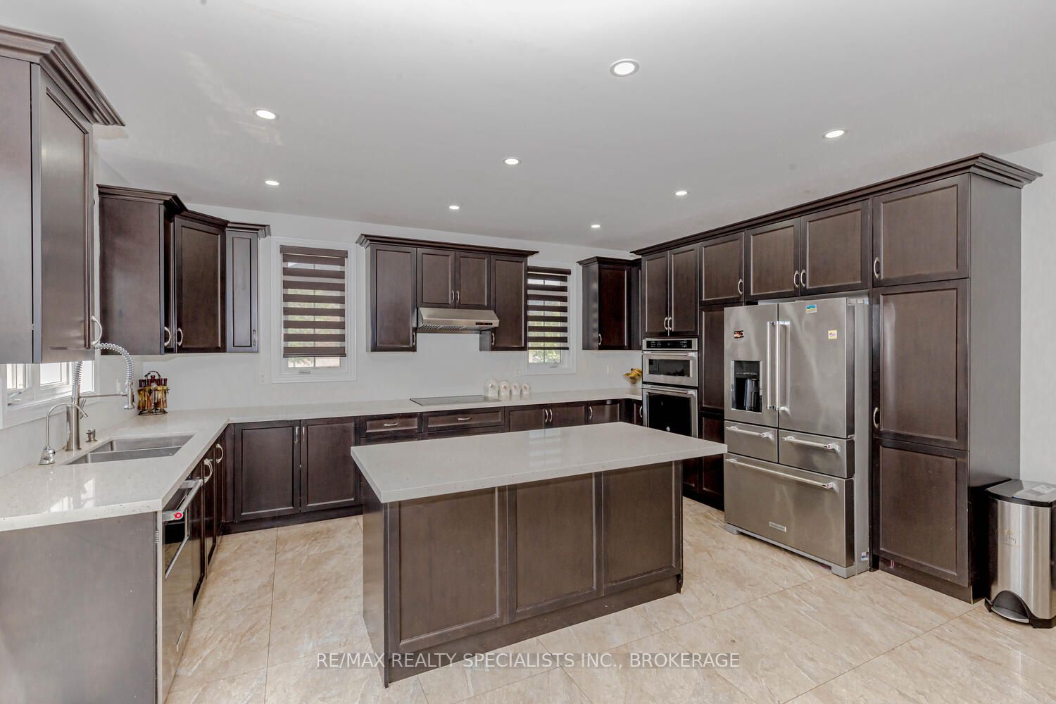 2 Kenora St