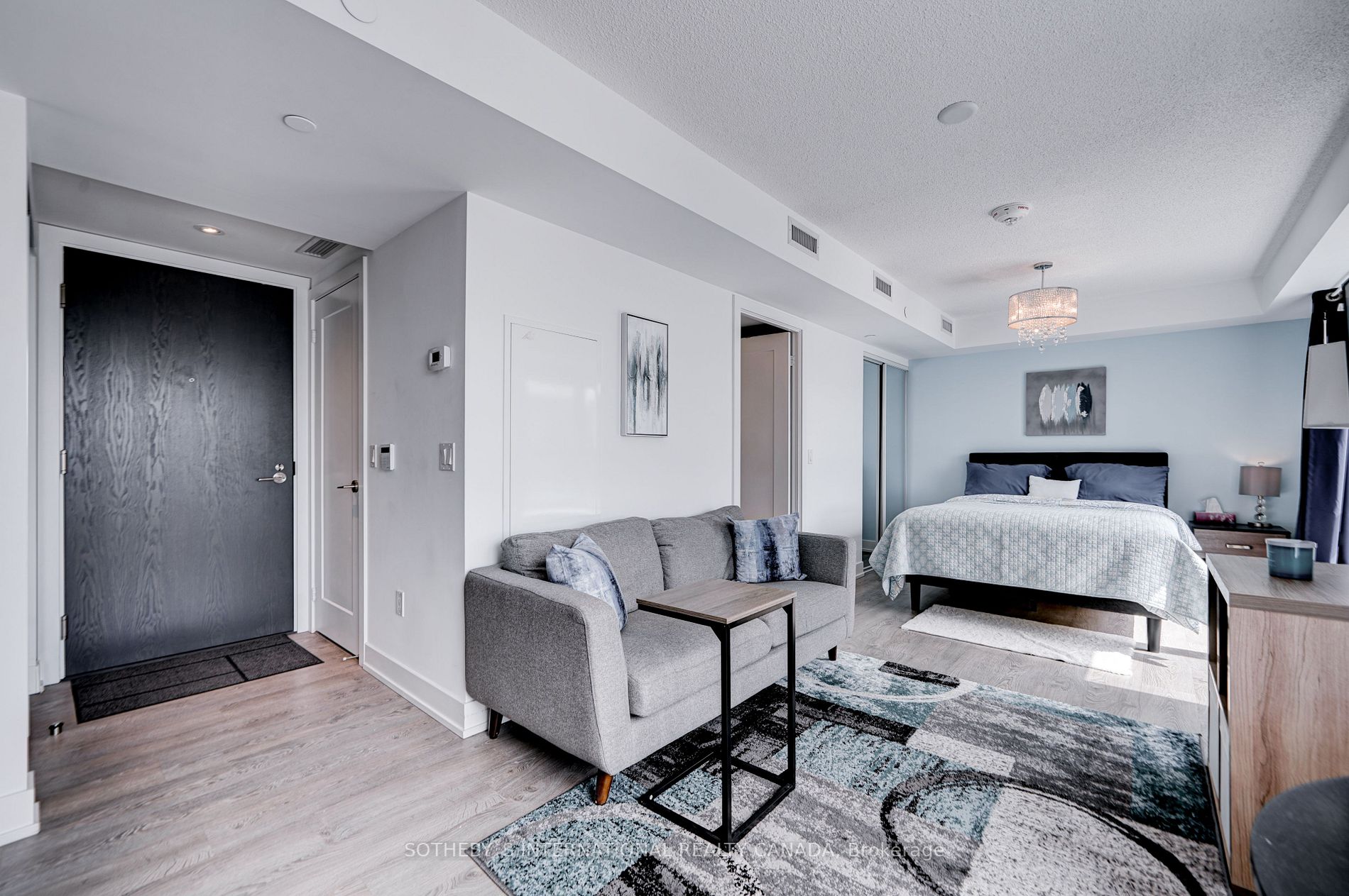 9 Mabelle Ave, #1123