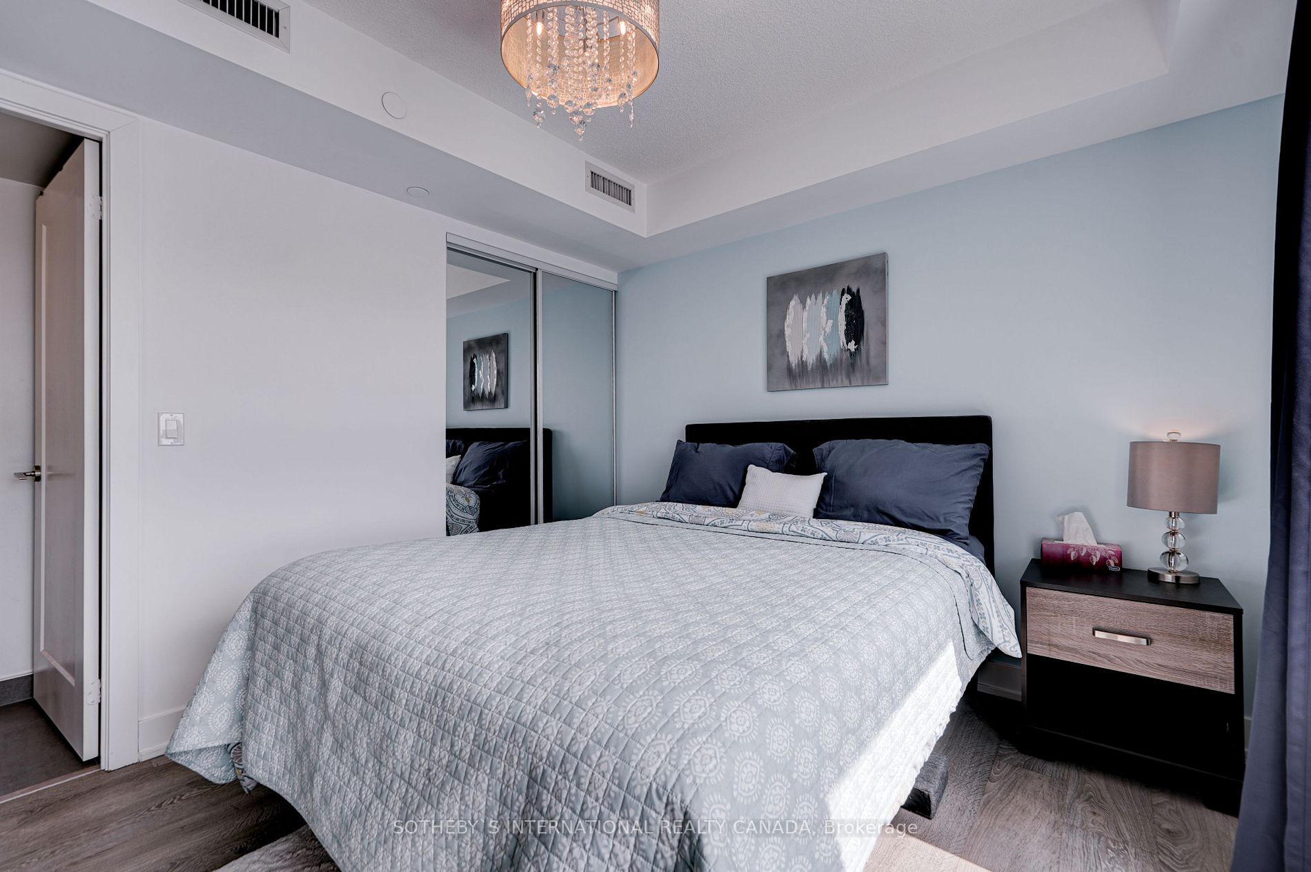 9 Mabelle Ave, #1123