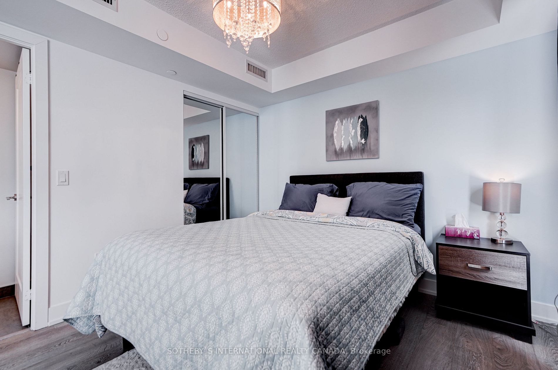 9 Mabelle Ave, #1123