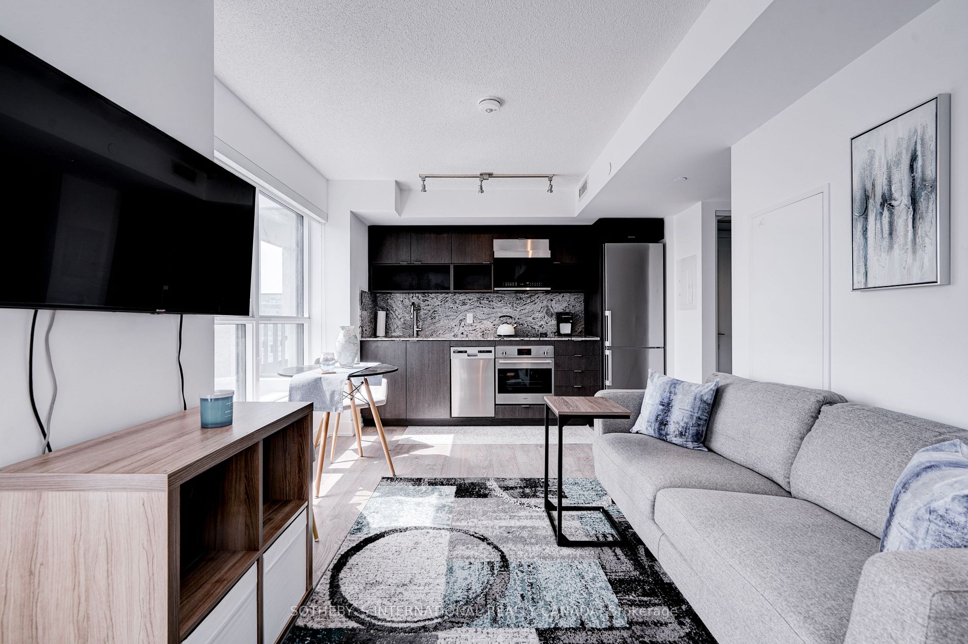 9 Mabelle Ave, #1123