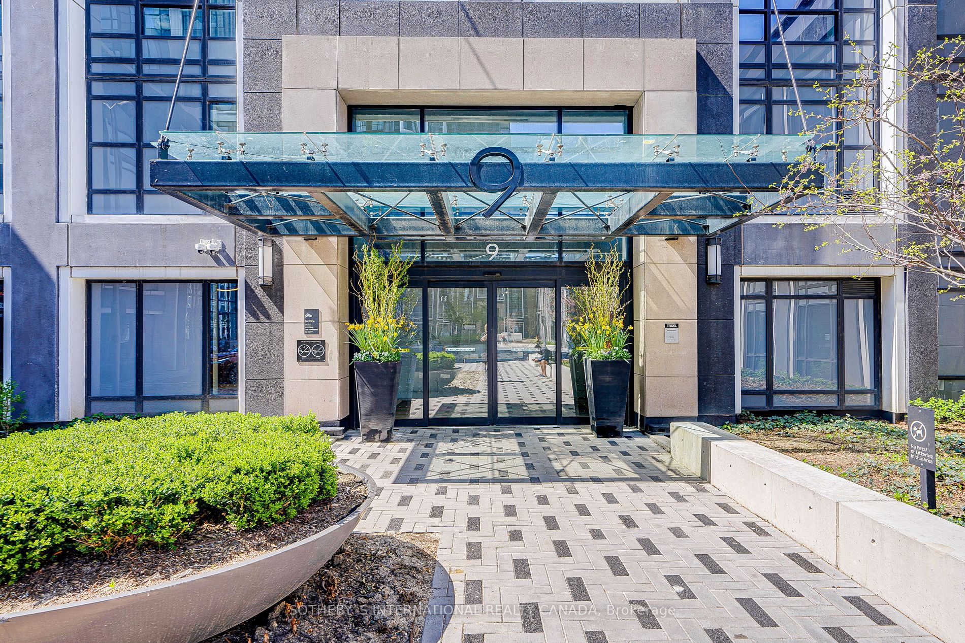 9 Mabelle Ave, #1123