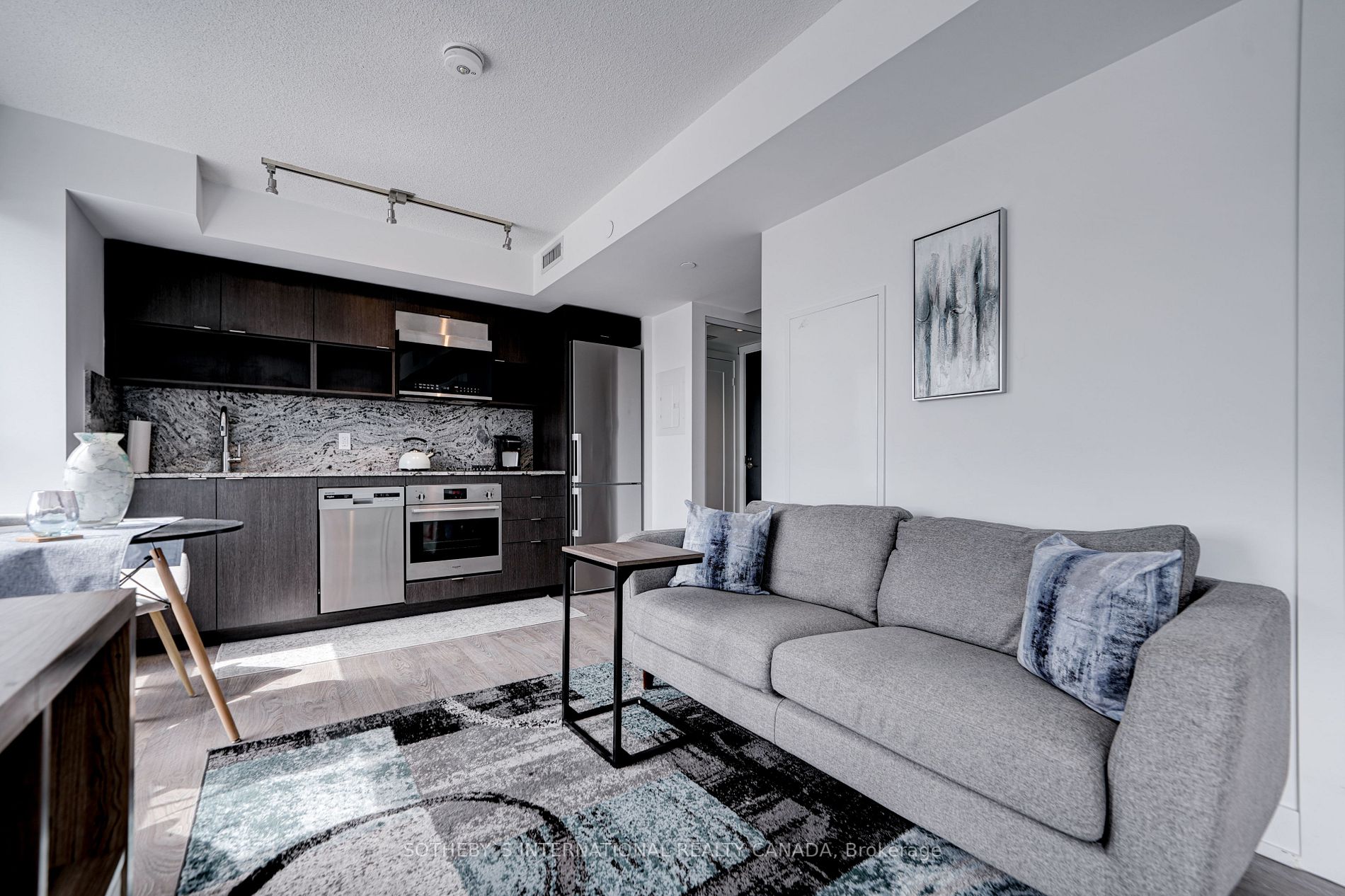 9 Mabelle Ave, #1123