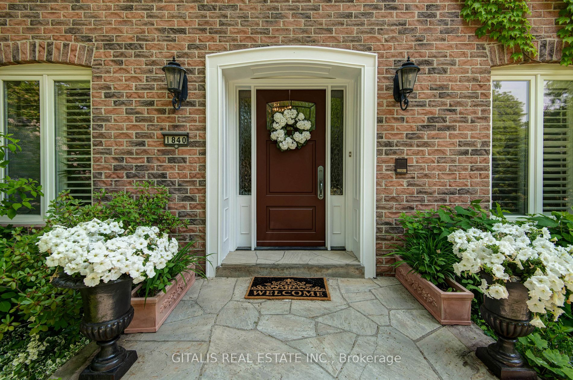 1840 Pine Siskin Crt N