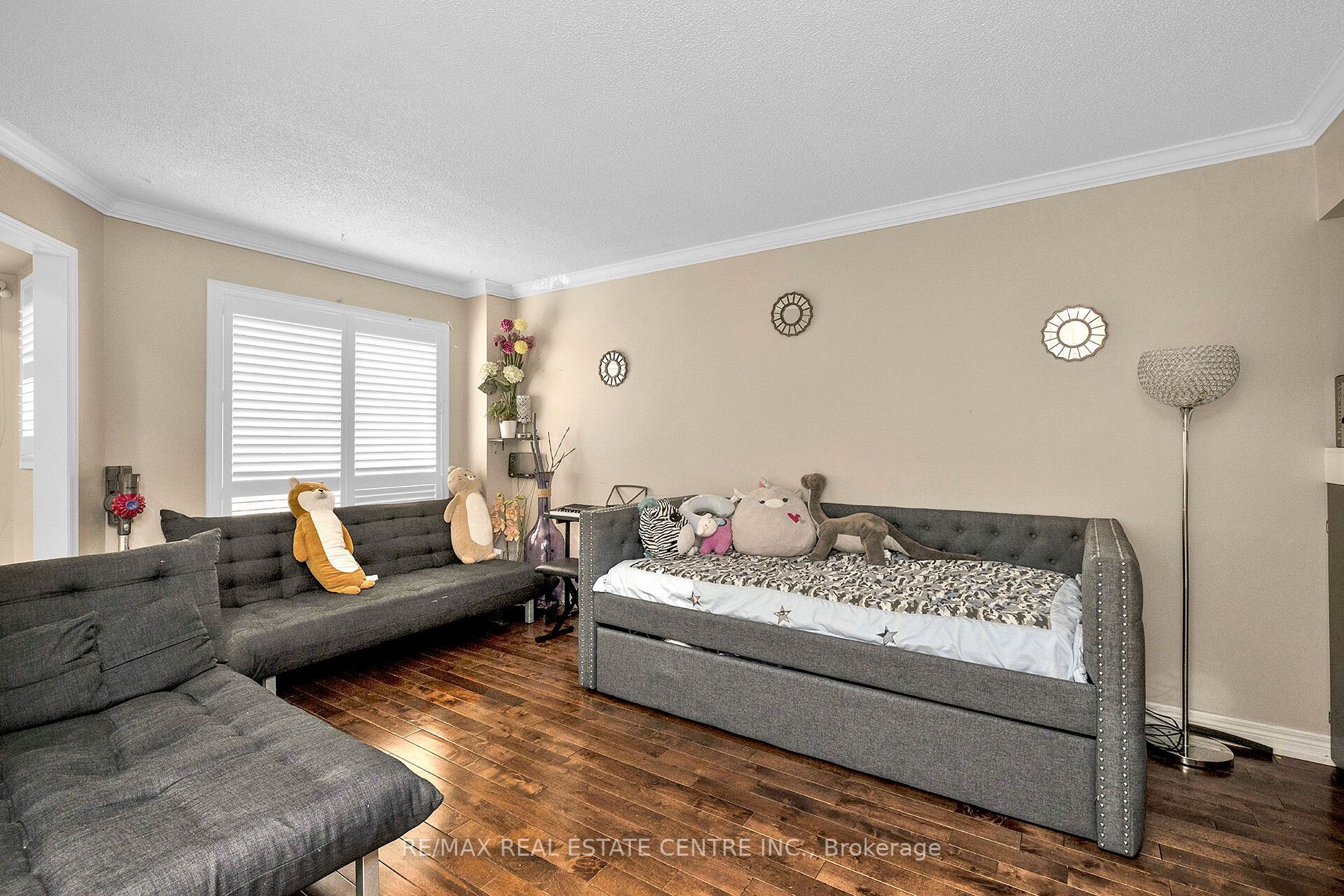 26 Nepean Place