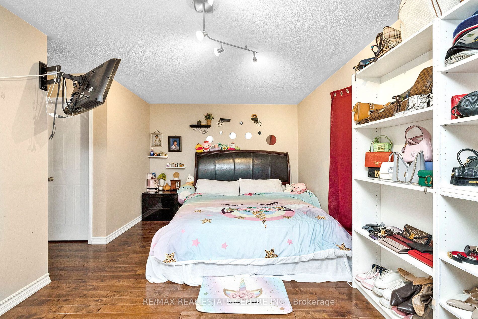 26 Nepean Place