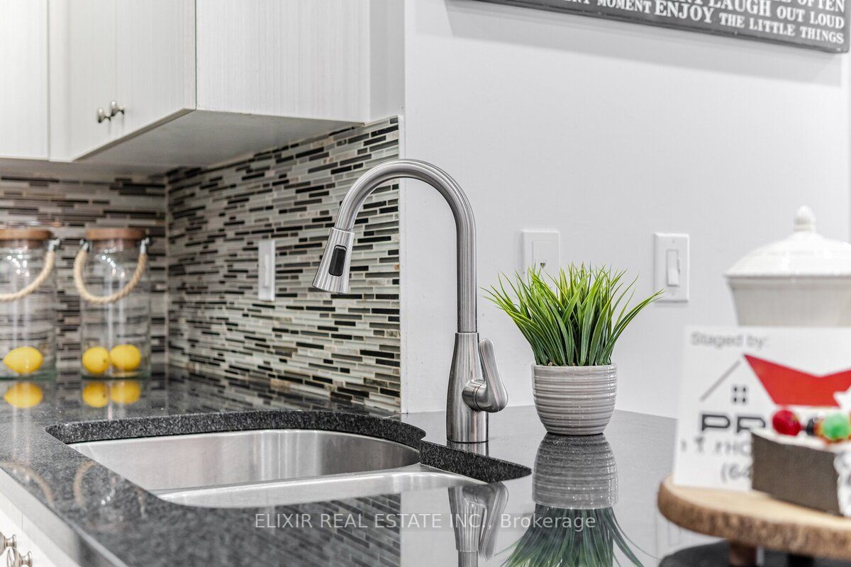 70 Baycliffe Cres, #106