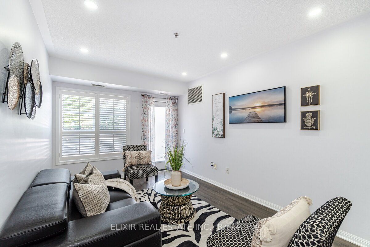 70 Baycliffe Cres, #106