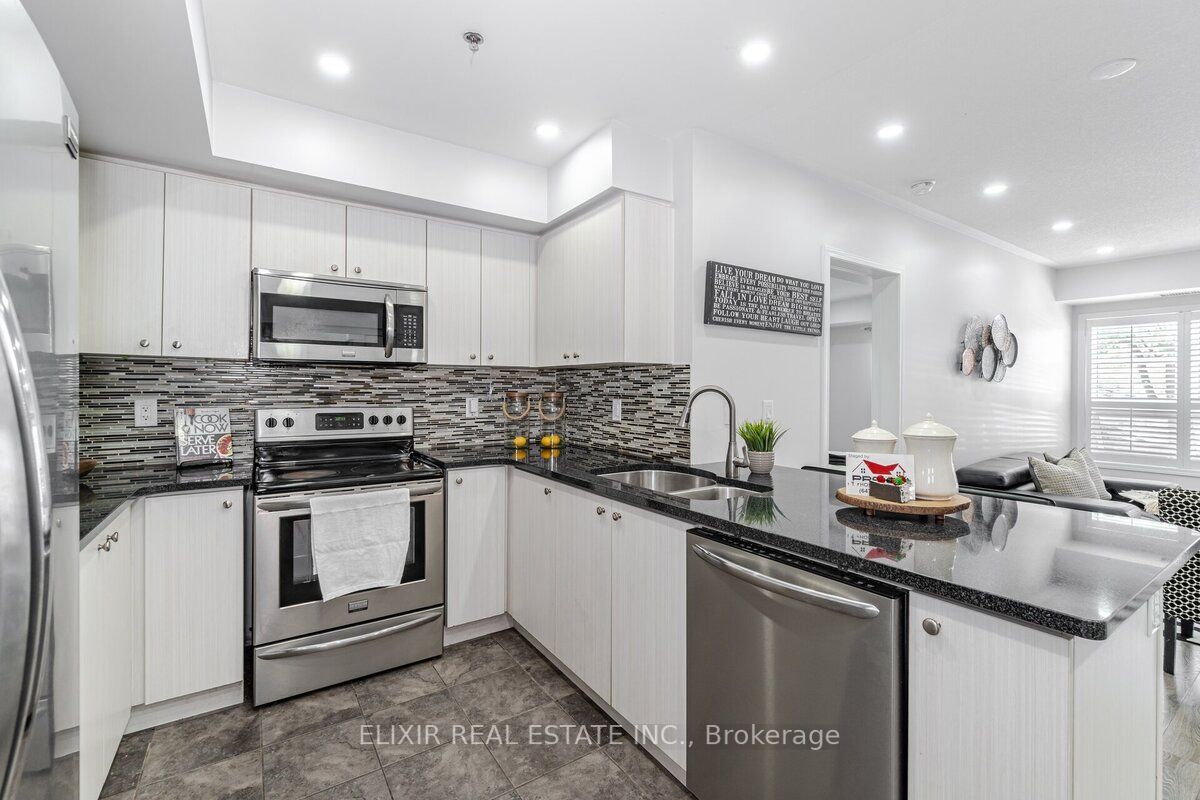 70 Baycliffe Cres, #106