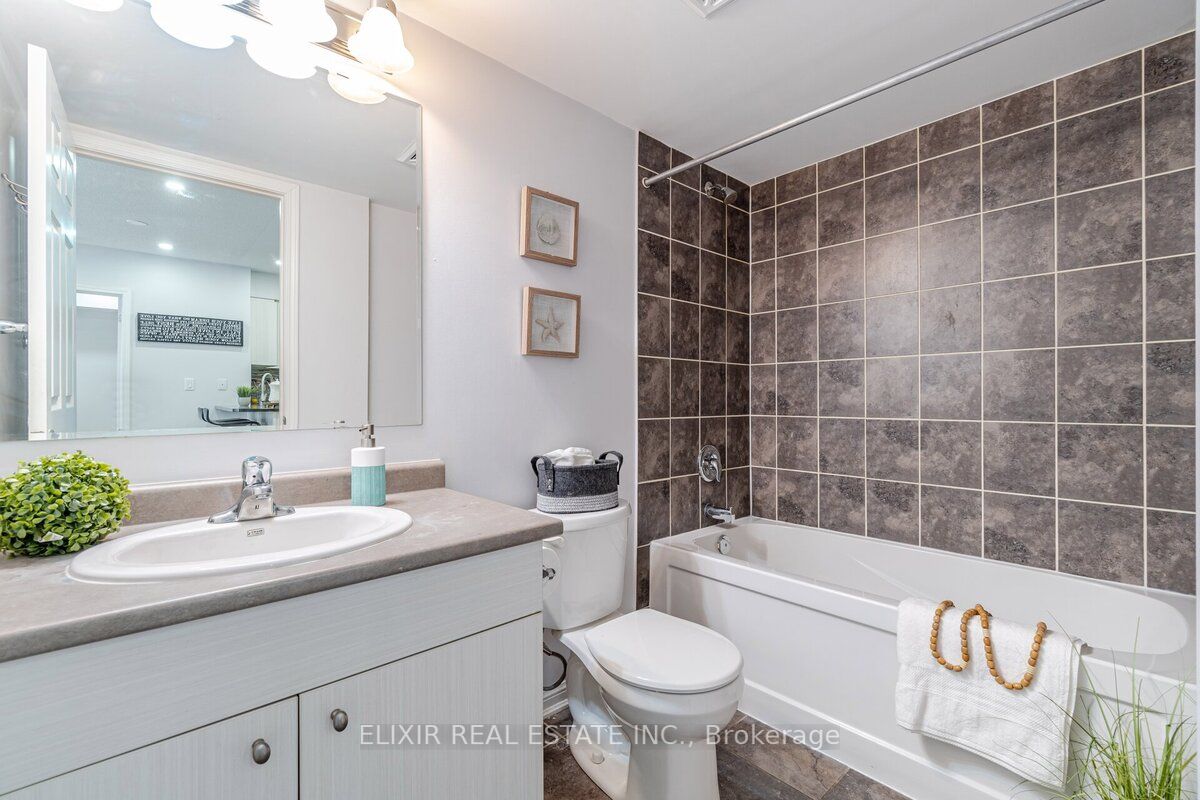 70 Baycliffe Cres, #106