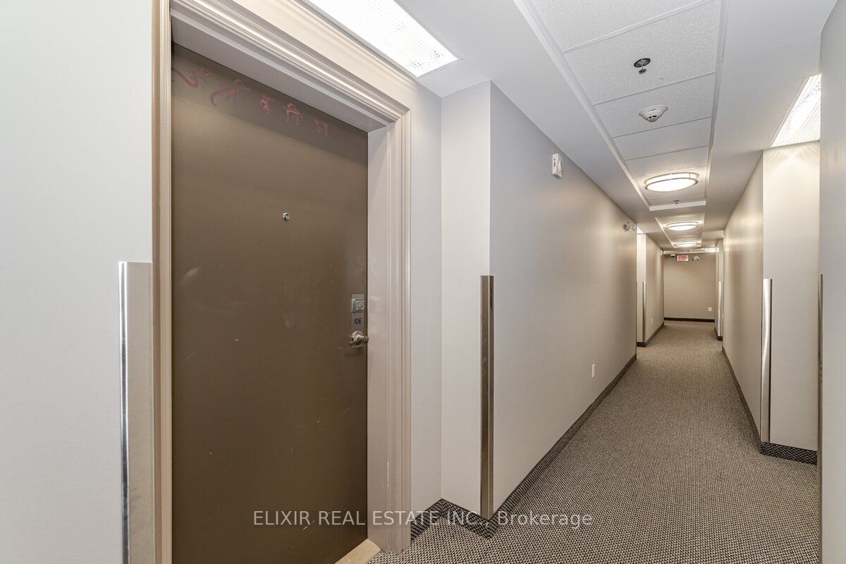 70 Baycliffe Cres, #106