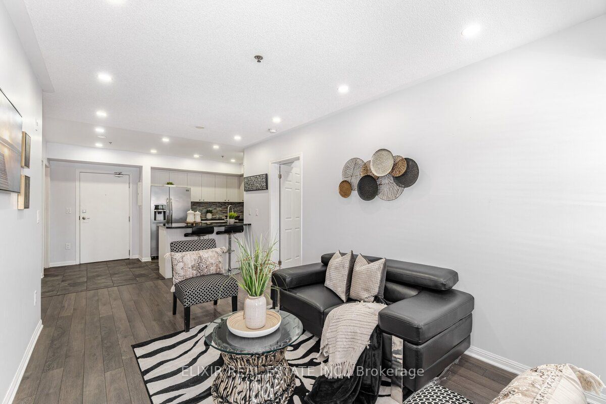 70 Baycliffe Cres, #106