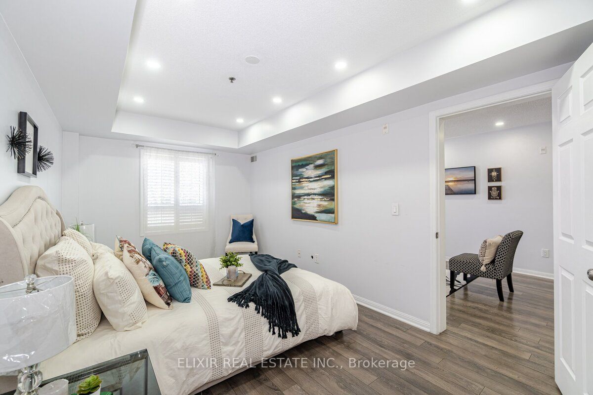 70 Baycliffe Cres, #106