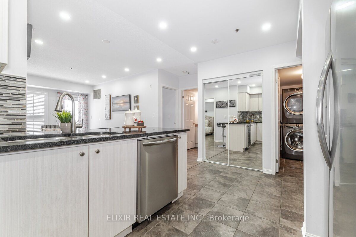 70 Baycliffe Cres, #106