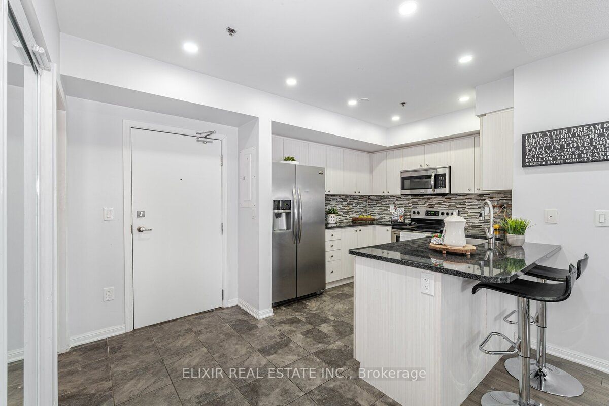 70 Baycliffe Cres, #106
