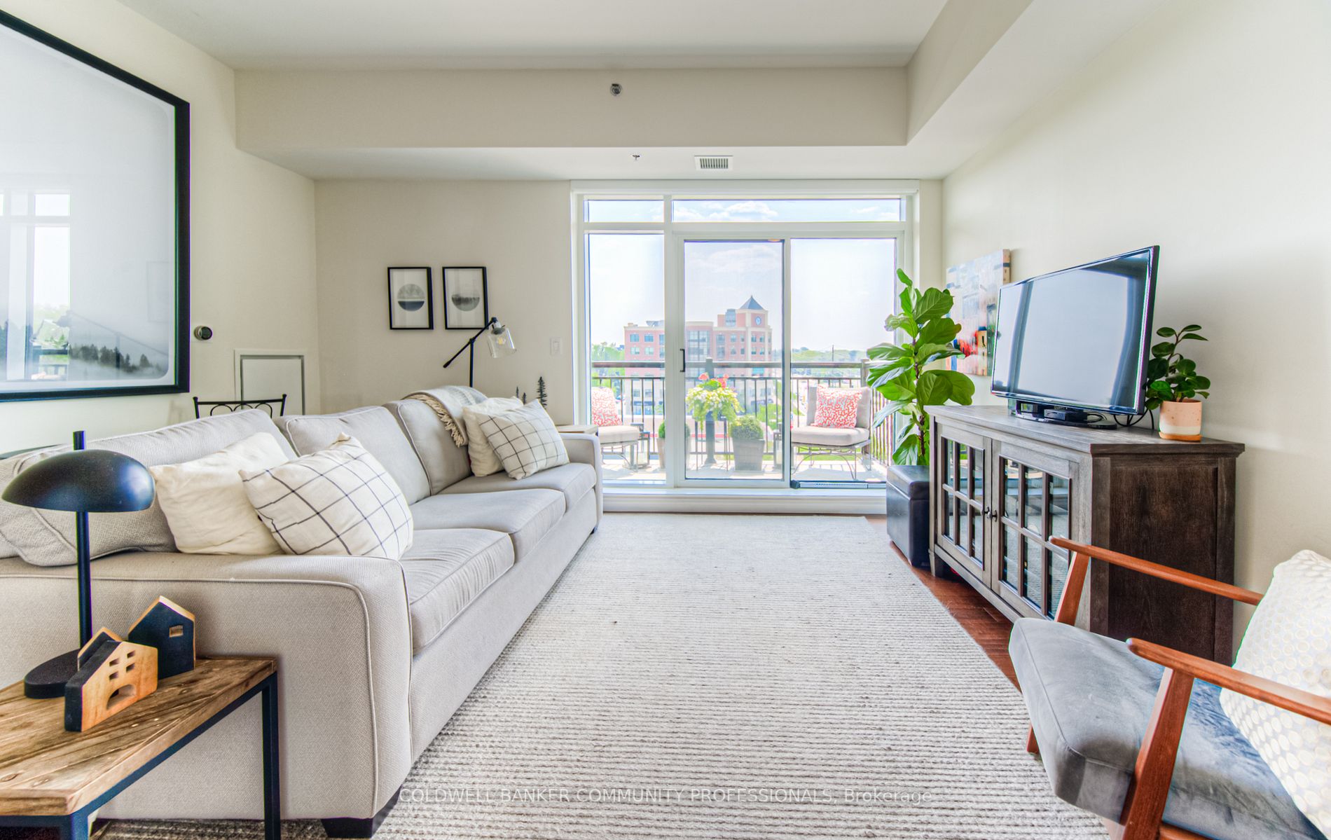 34 Plains Rd E, #501