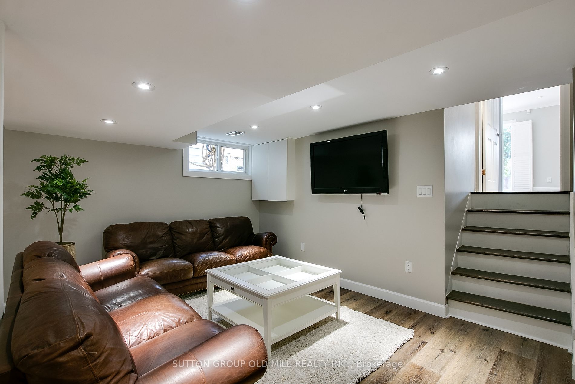 61 Oxenden Cres