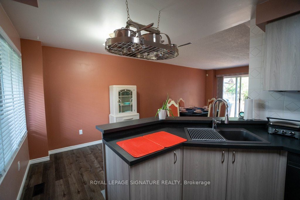 69 Mullis Cres