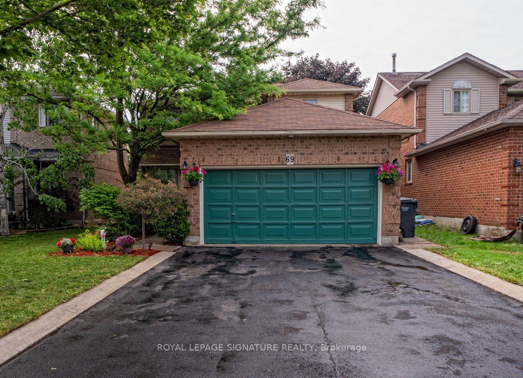 69 Mullis Cres