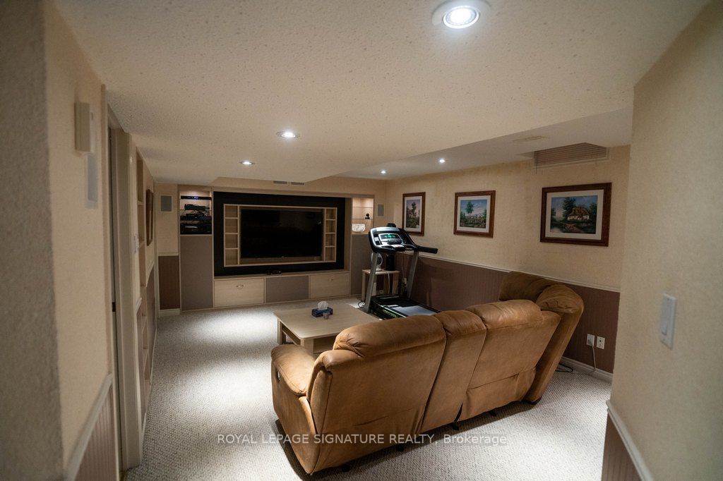 69 Mullis Cres