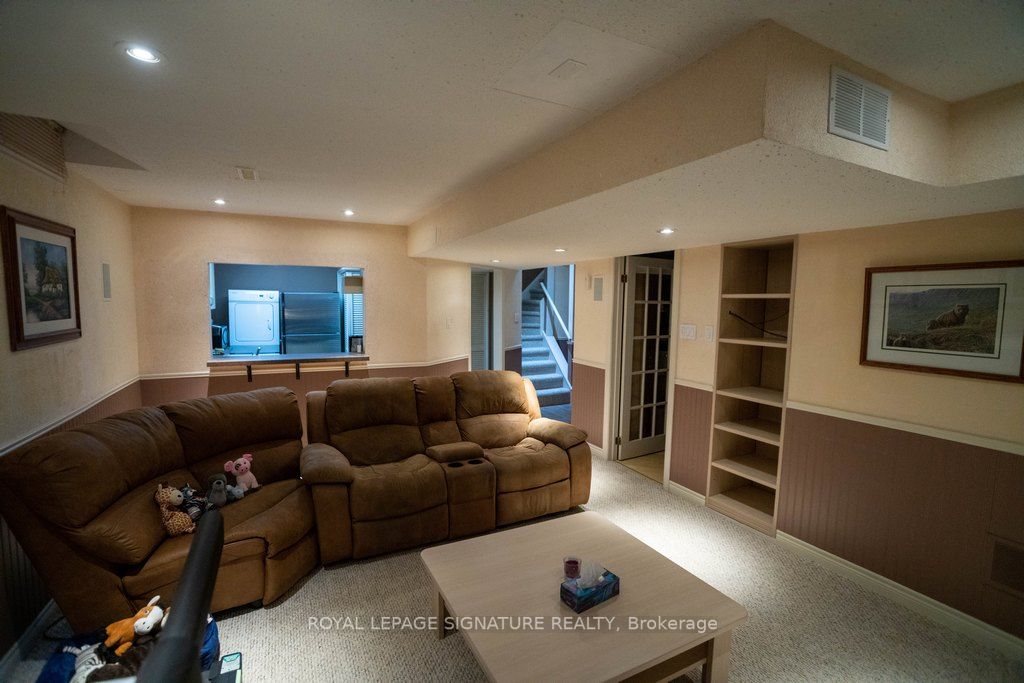 69 Mullis Cres