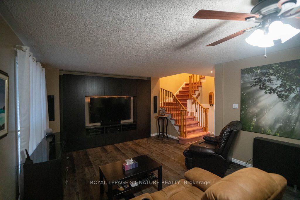 69 Mullis Cres