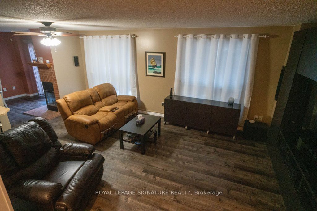 69 Mullis Cres