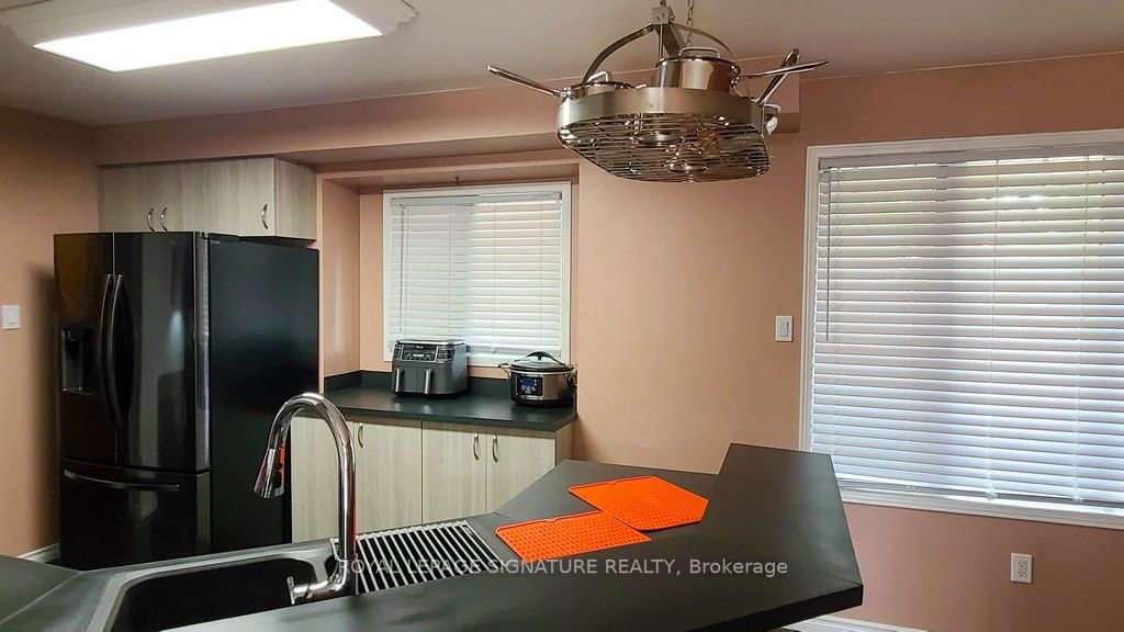 69 Mullis Cres