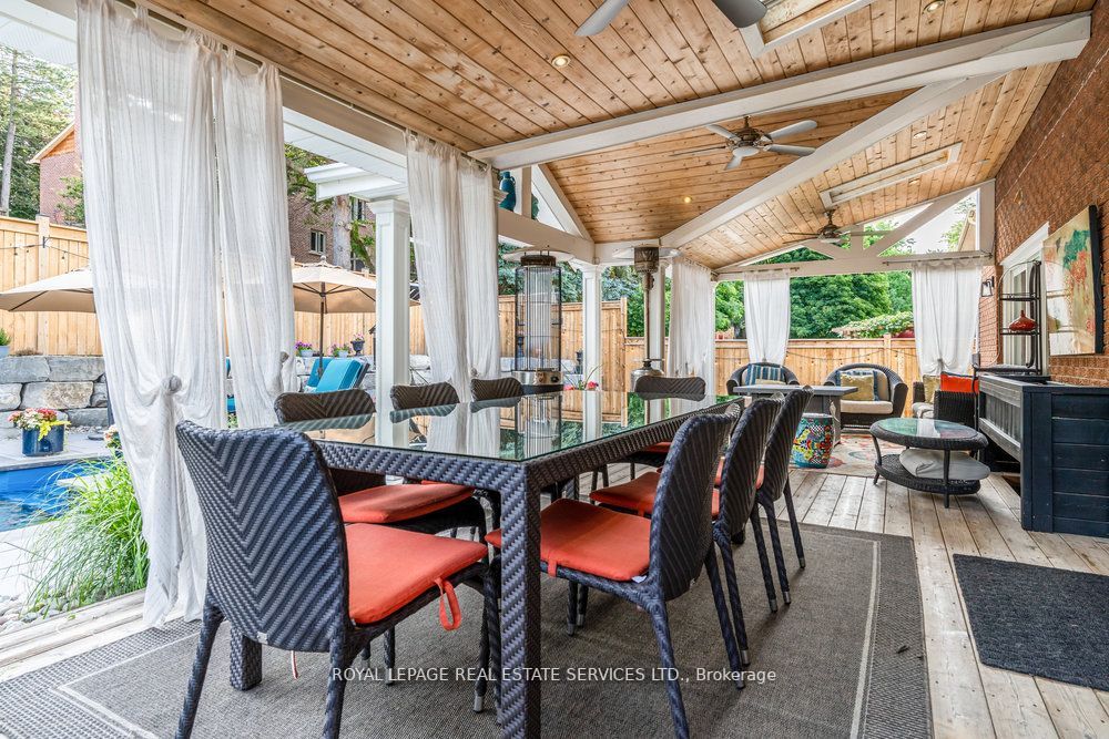 2498 Robin Dr