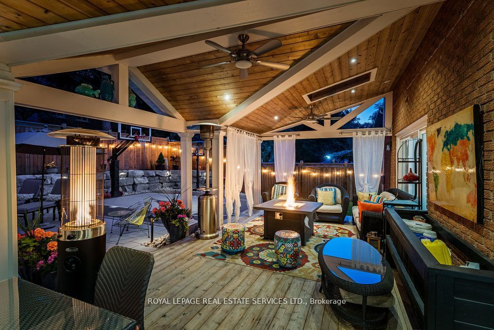 2498 Robin Dr