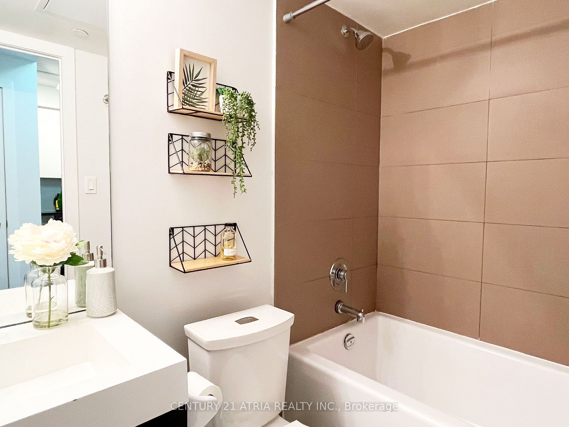 8 Fieldway Rd, #516