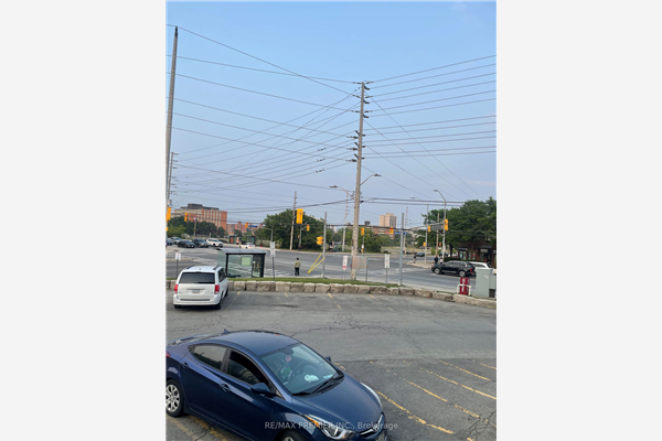 165 Dundas St W, Mississauga