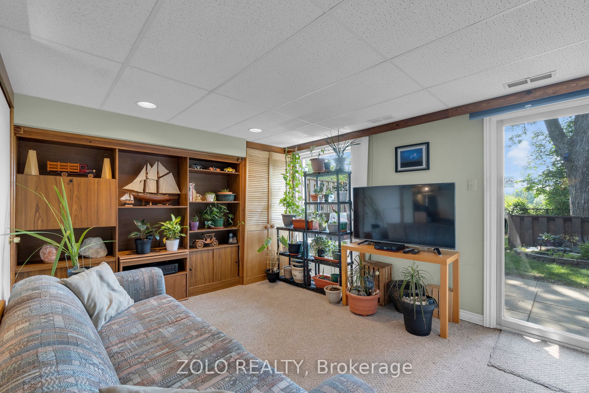 33 Dawson Crescent, #33
