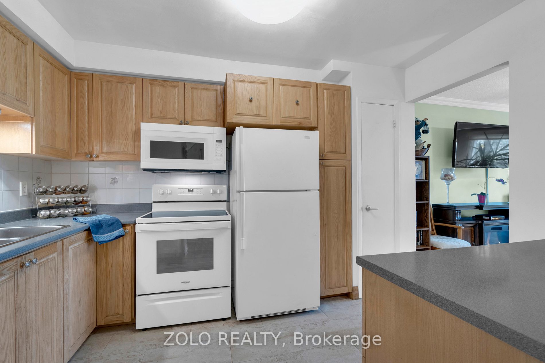 33 Dawson Crescent, #33