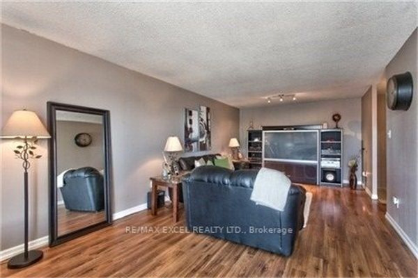 350 Webb Dr, Mississauga