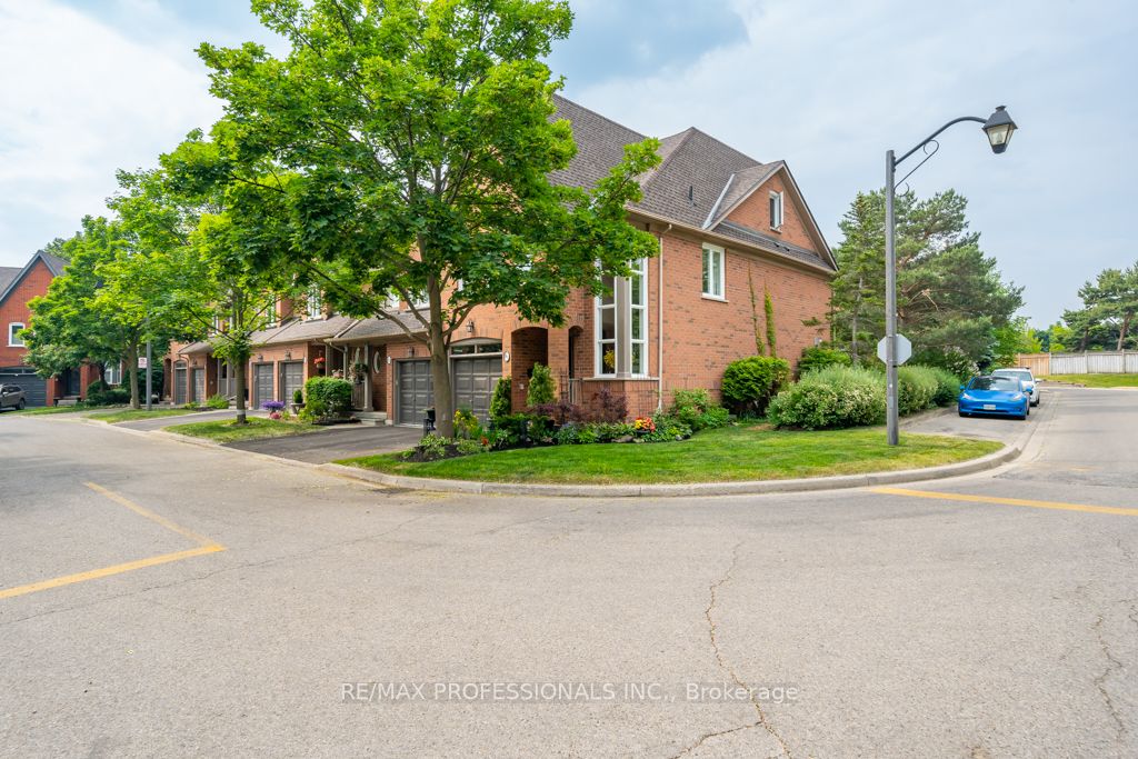 1064 Queen St W, #8A