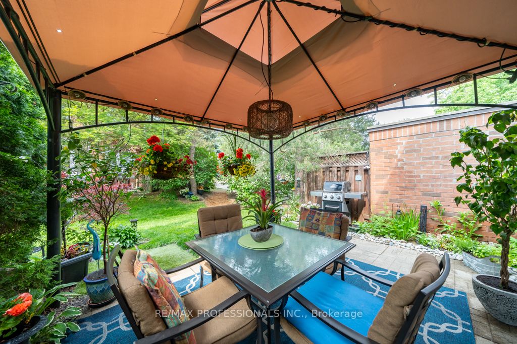 1064 Queen St W, #8A