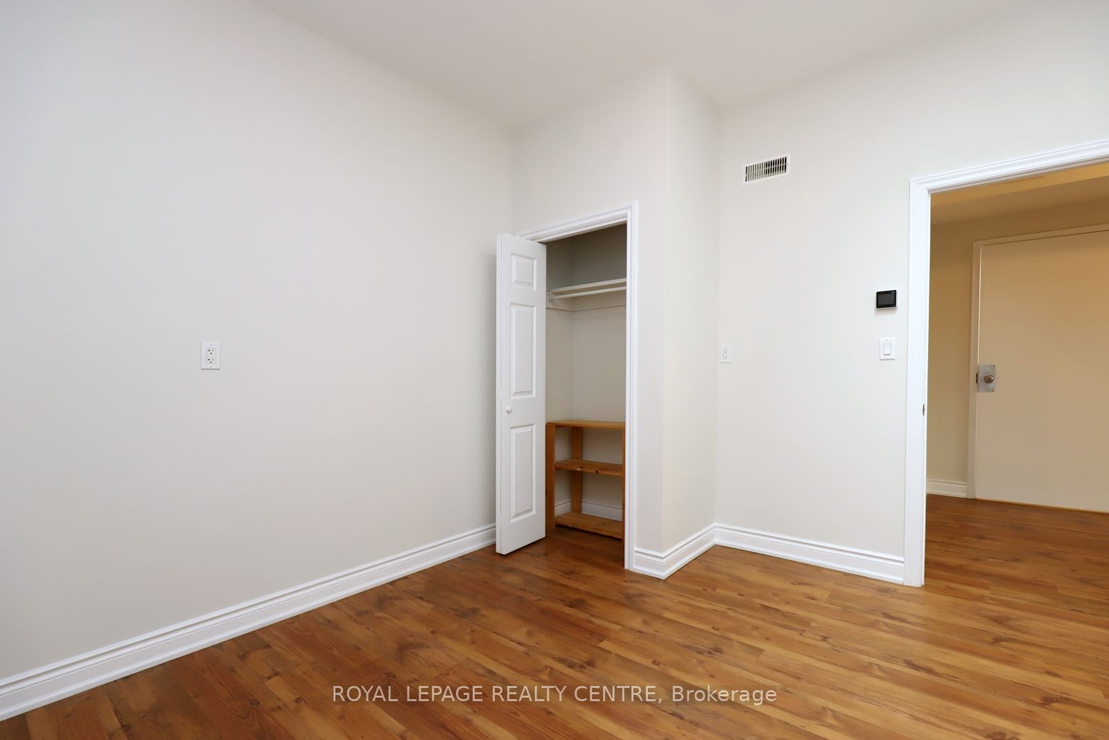 3631 Dundas St W