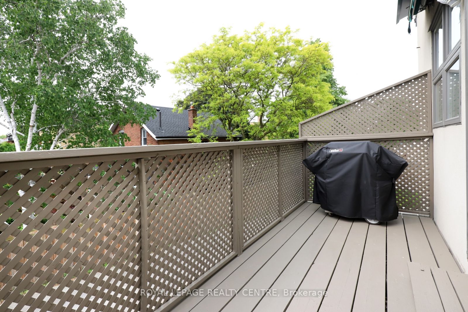 3631 Dundas St W