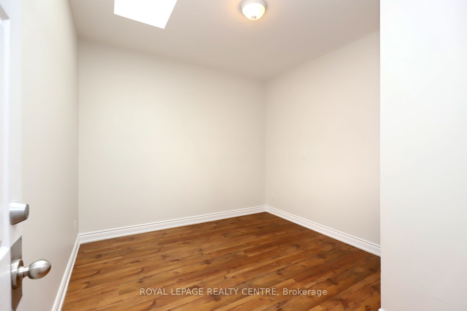 3631 Dundas St W