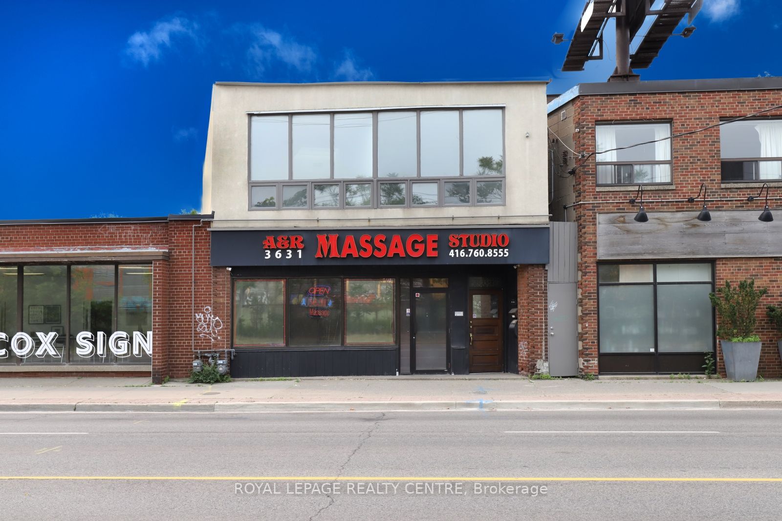 3631 Dundas St W