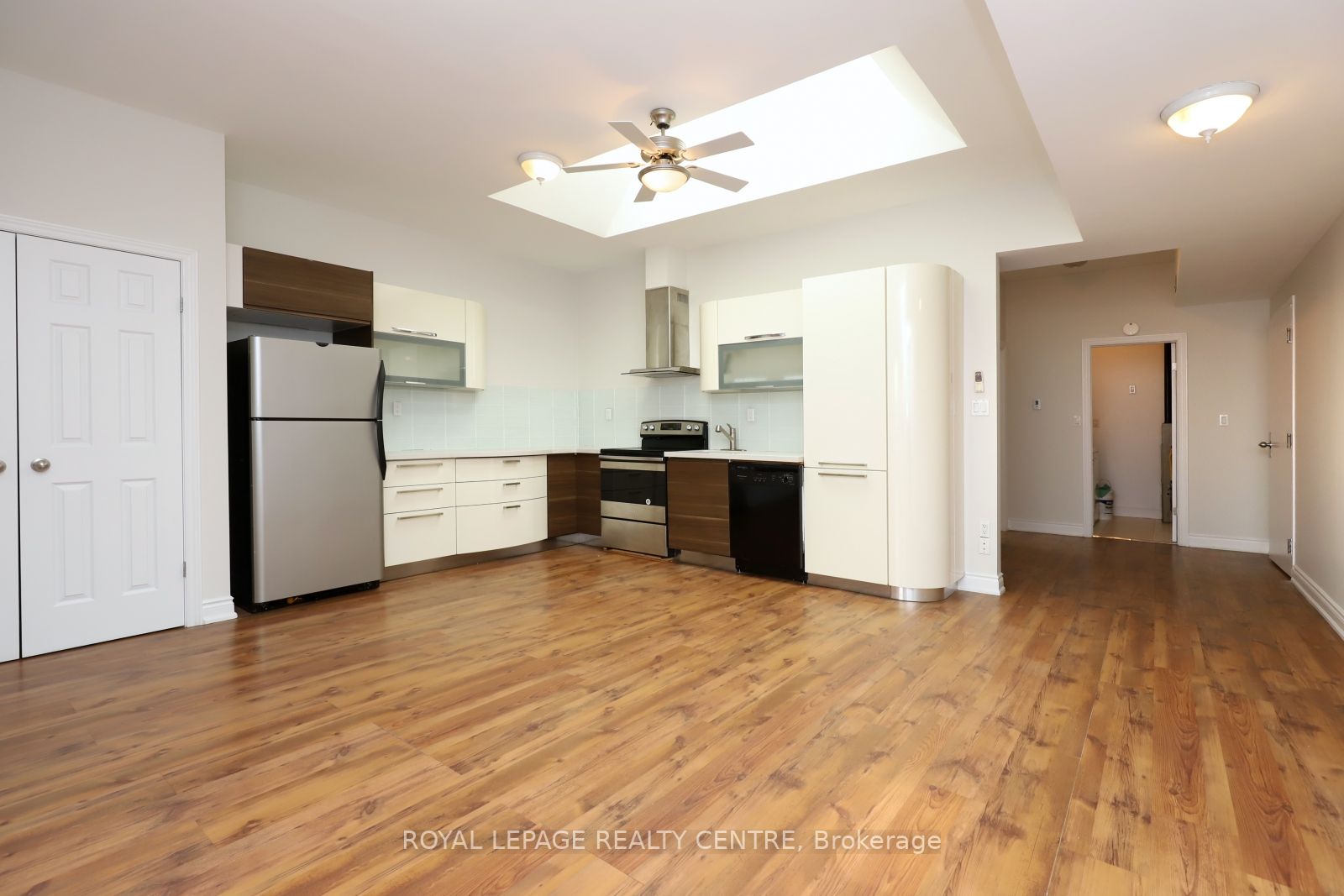 3631 Dundas St W