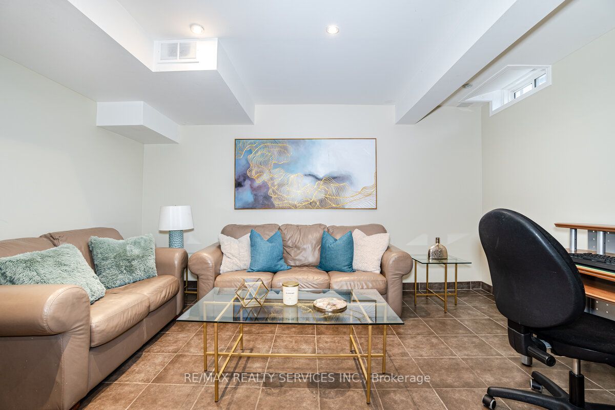 158 Marycroft Crt